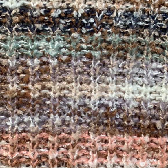 sweater - Picture 3 of 4